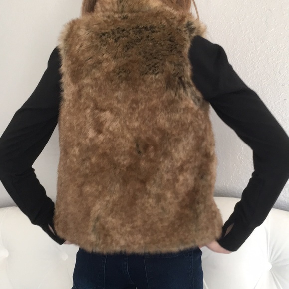 Girls faux fur vest - Picture 3 of 6